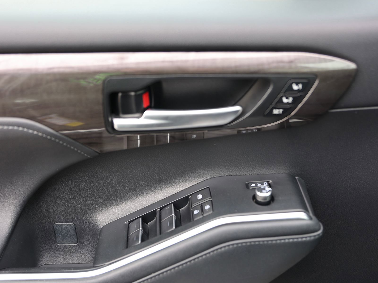 Used 2023 Toyota Highlander Platinum image 41