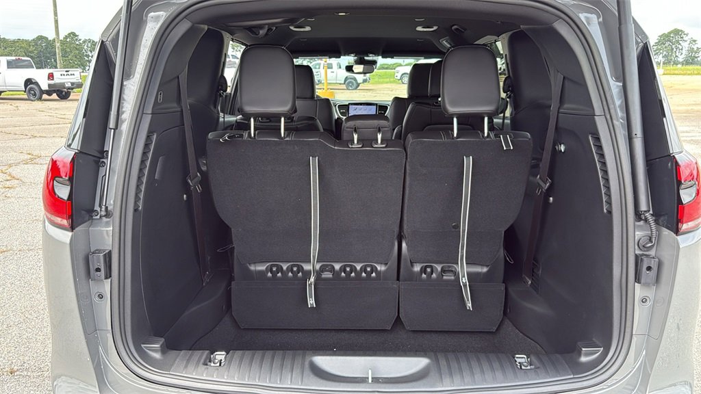 New 2025 Chrysler Pacifica Select image 10