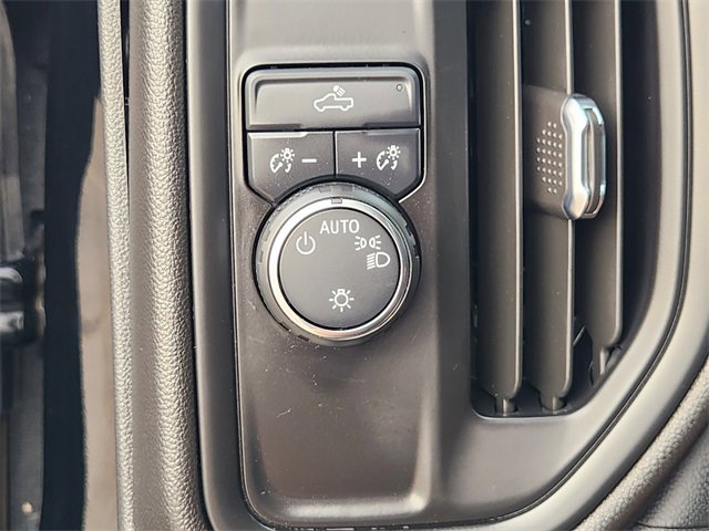 Used 2024 Chevrolet Silverado 1500 Custom image 21