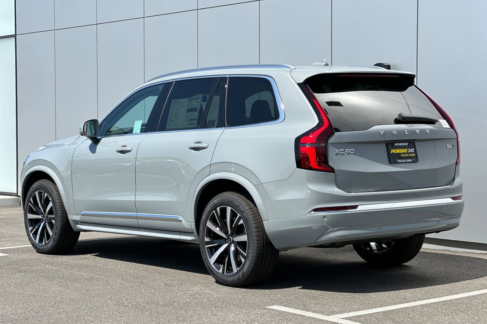 Certified 2025 Volvo XC90 B6 Core w/ Protection Package Premier AWD/4WD image 3