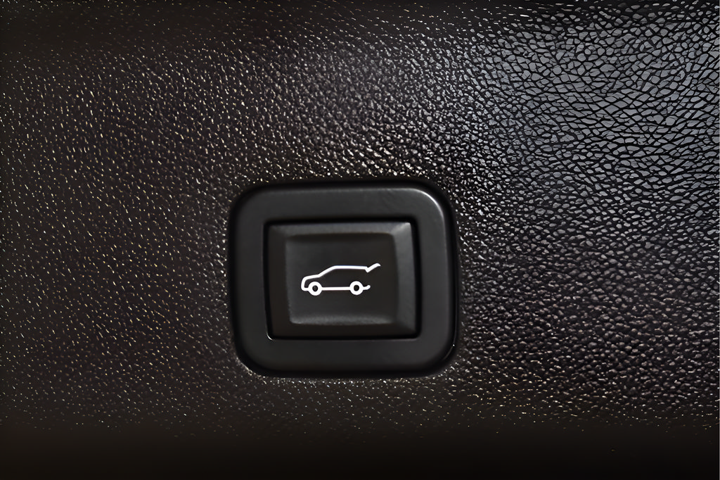 Used 2025 Chevrolet Tahoe High Country AWD/4WD image 36