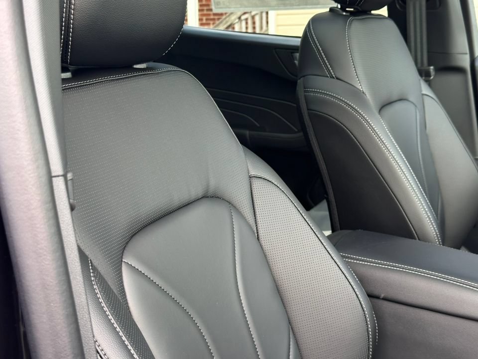 New 2025 Ford Escape SE w/ PHEV Premium Package FWD image 10