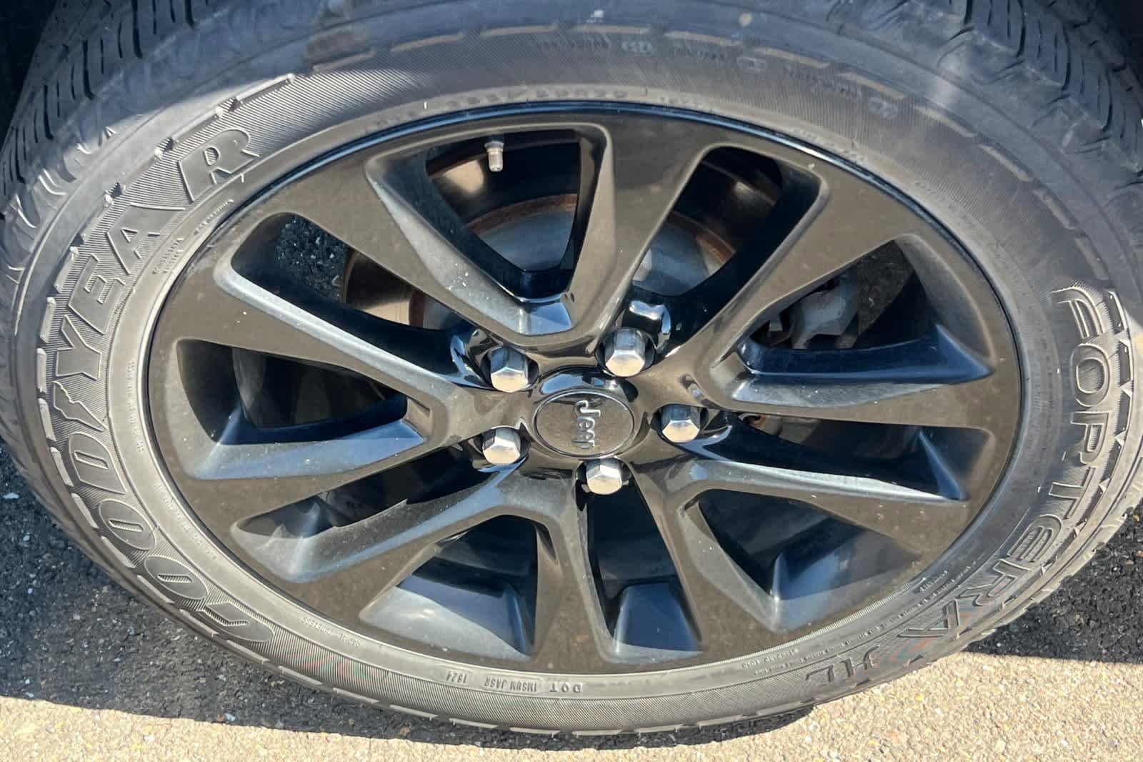 Used 2019 Jeep Grand Cherokee Altitude AWD/4WD image 17
