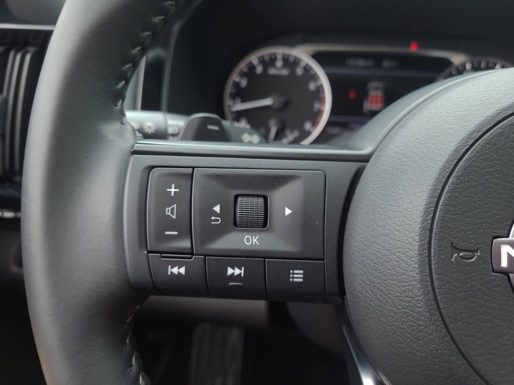 Certified 2025 Nissan Pathfinder SV image 28