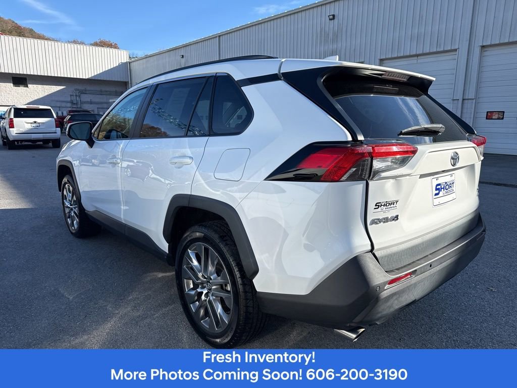 Used 2020 Toyota RAV4 XLE Premium image 8