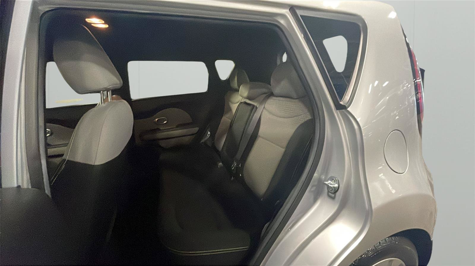 Used 2015 Kia Soul + FWD image 11