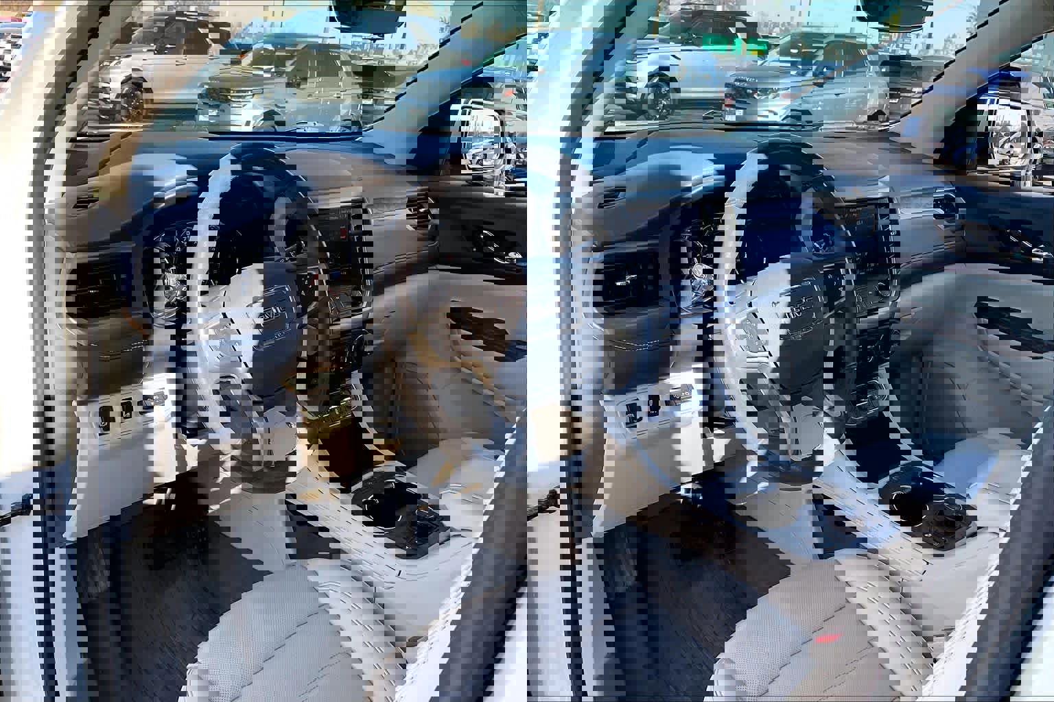 Used 2022 GMC Acadia Denali w/ Denali Ultimate Package image 16