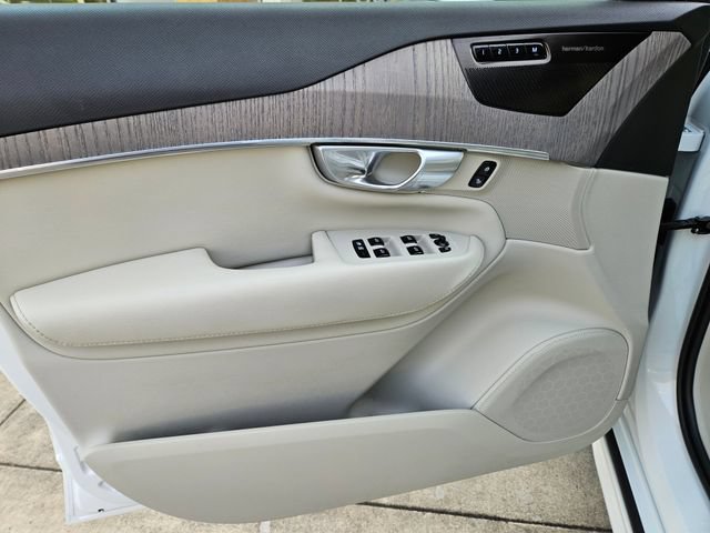 Certified 2023 Volvo XC90 T8 Plus AWD/4WD image 21