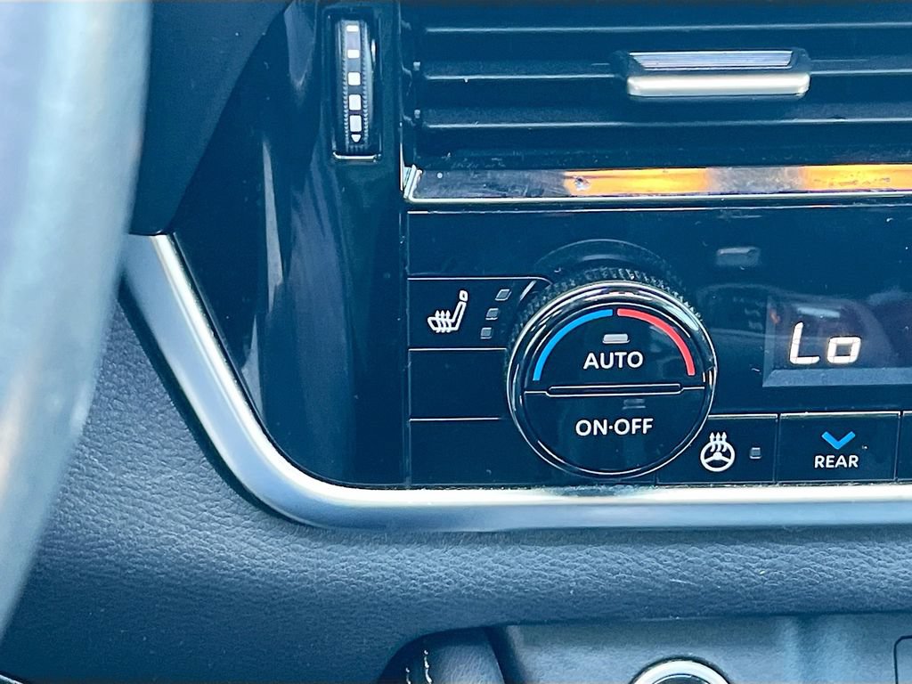 Used 2023 Nissan Rogue SL w/ SL Premium Package FWD image 19