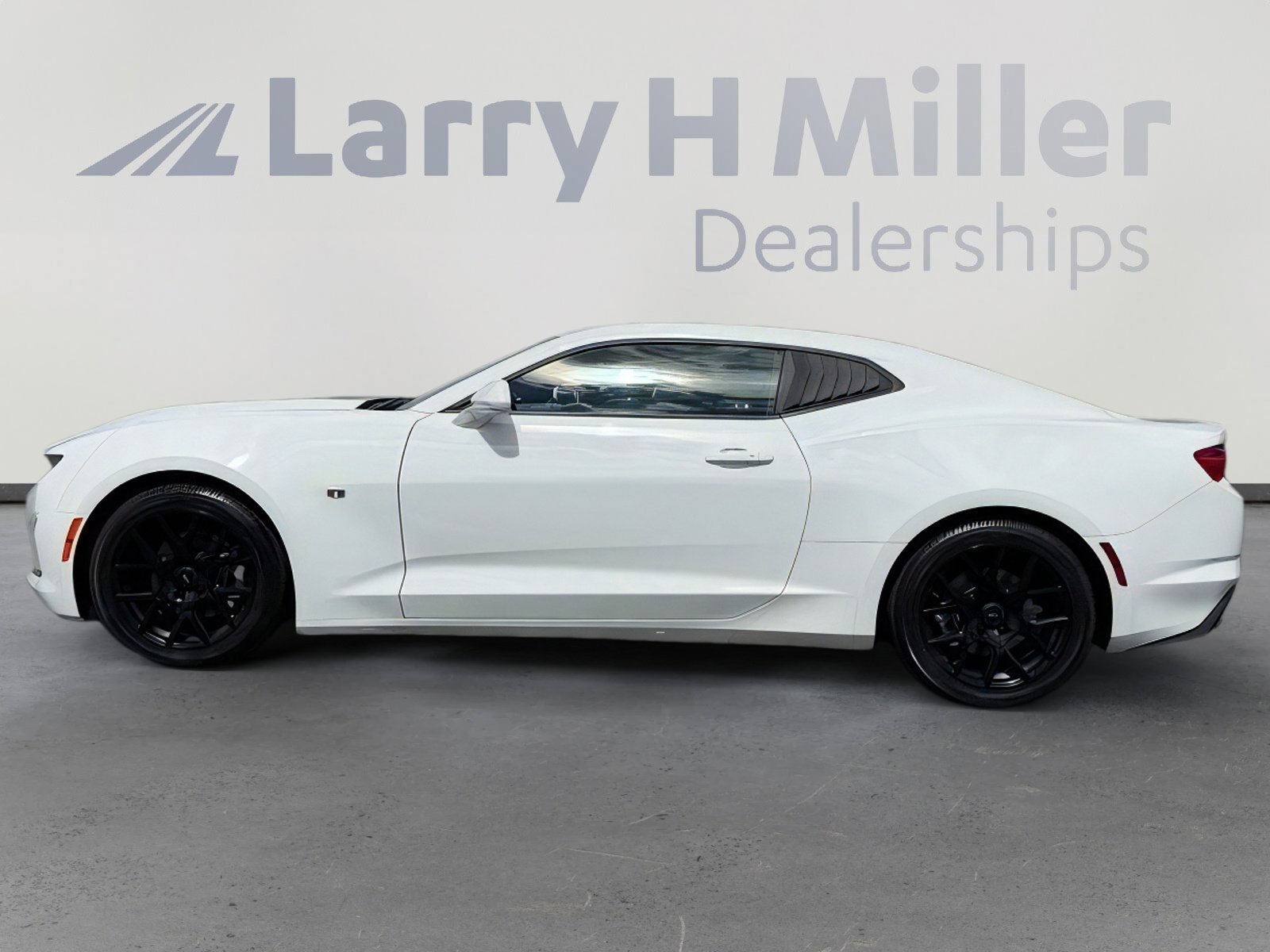 Used 2021 Chevrolet Camaro LT image 2