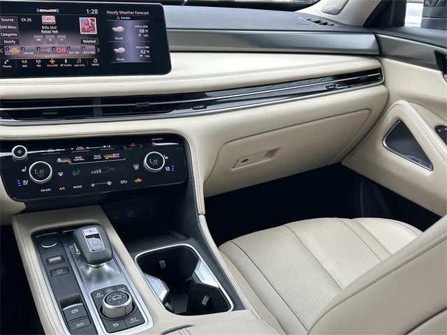 Used 2025 INFINITI QX60 Luxe w/ Vision Package image 27