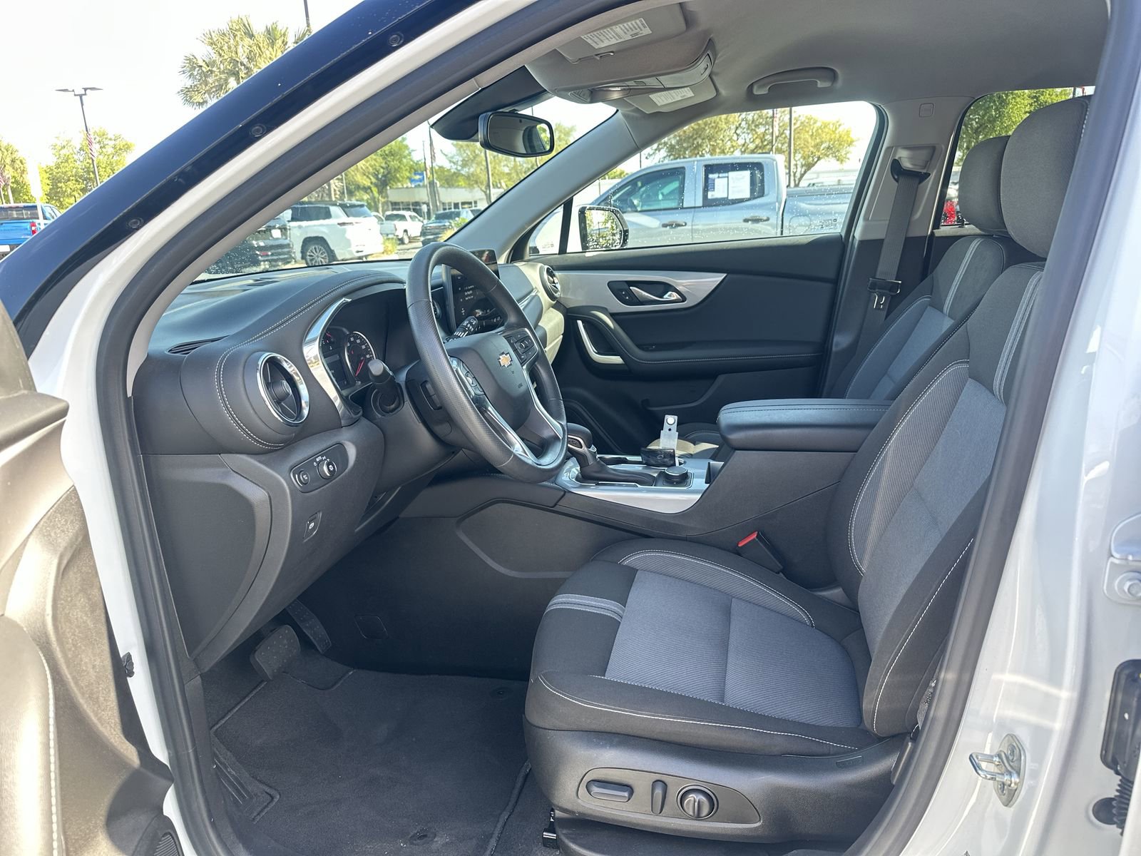 Used 2024 Chevrolet Blazer LT w/ Convenience Package FWD image 16