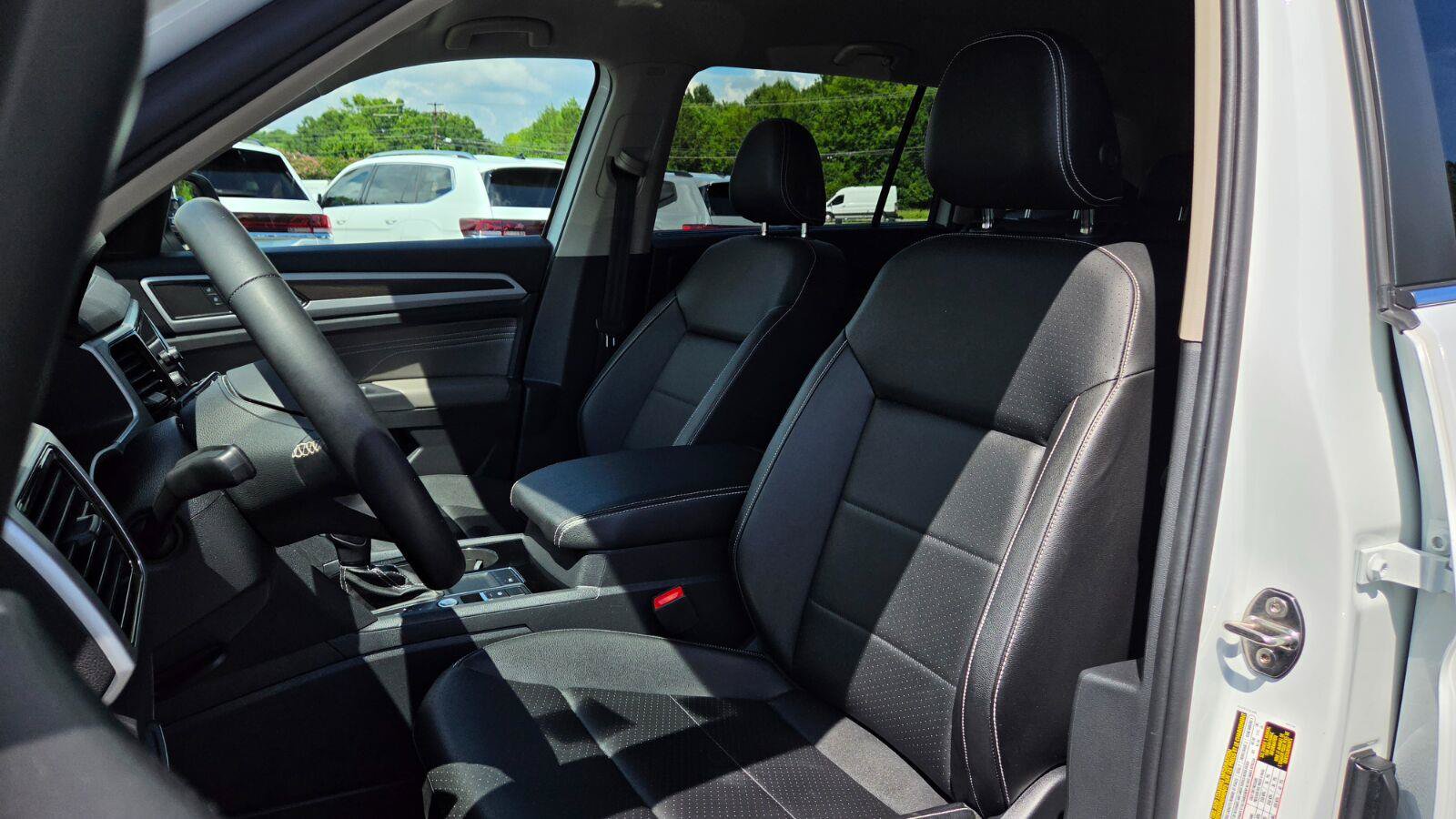 Certified 2023 Volkswagen Atlas SE w/ Black Wheel Package FWD image 22