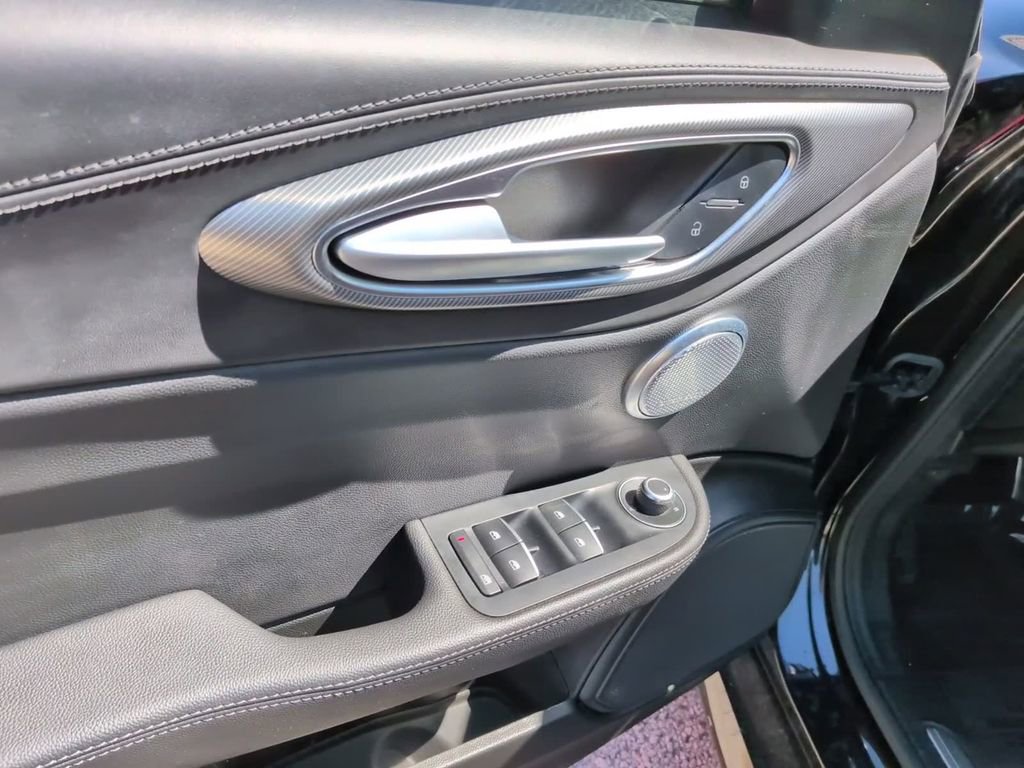 Used 2024 Alfa Romeo Giulia Veloce AWD/4WD image 22