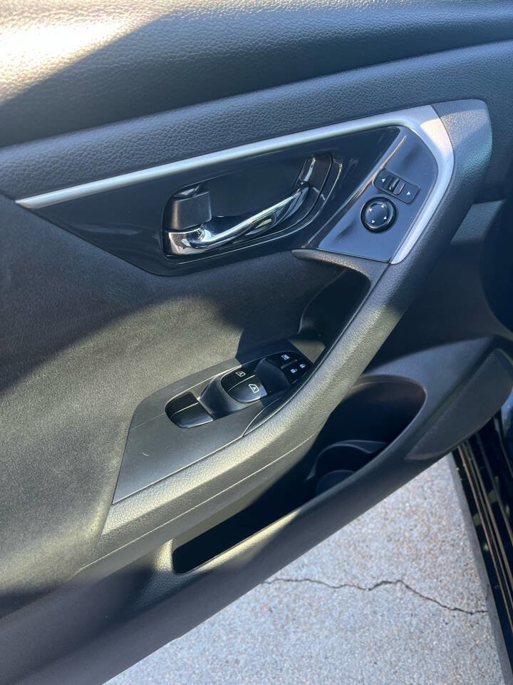 Used 2014 Nissan Altima 2.5 SV w/ Convenience Package image 12