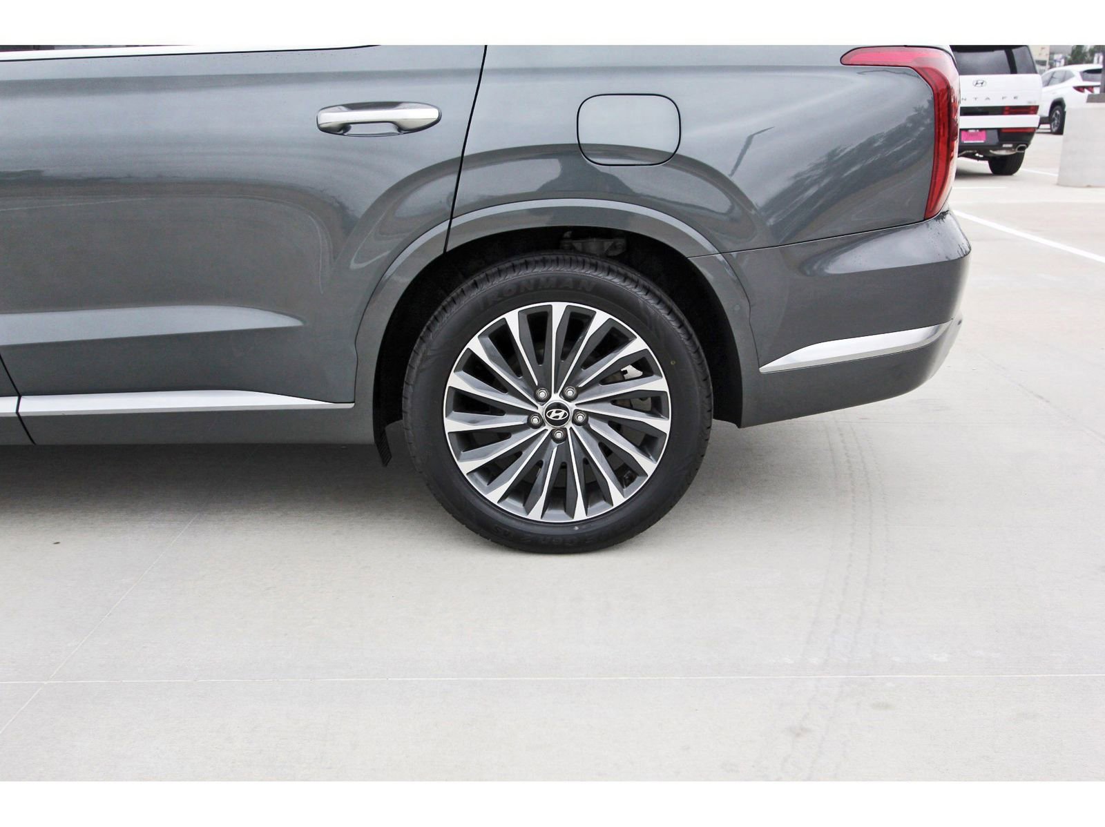 Used 2023 Hyundai Palisade Calligraphy image 30