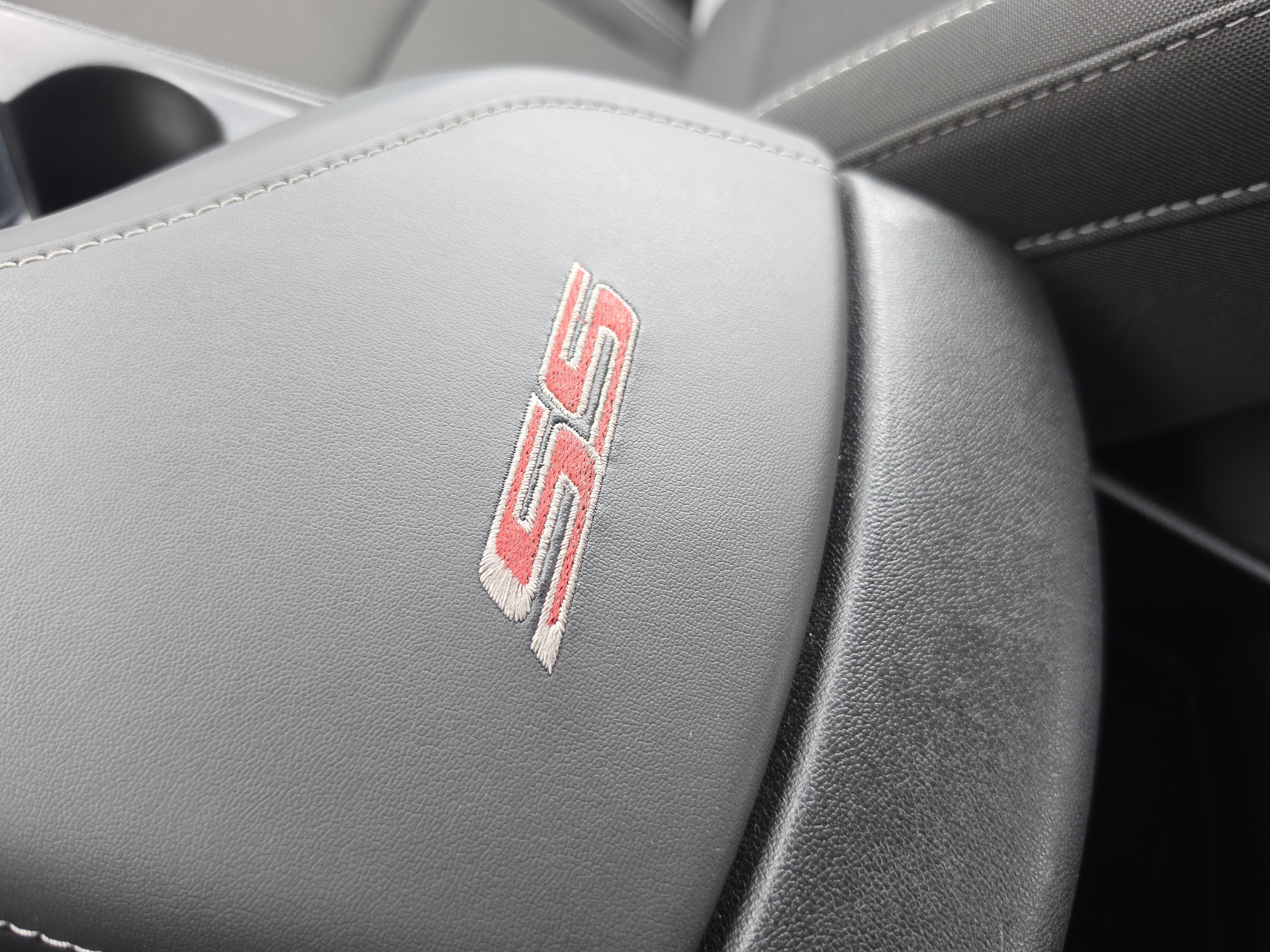 Used 2018 Chevrolet Camaro SS RWD image 35