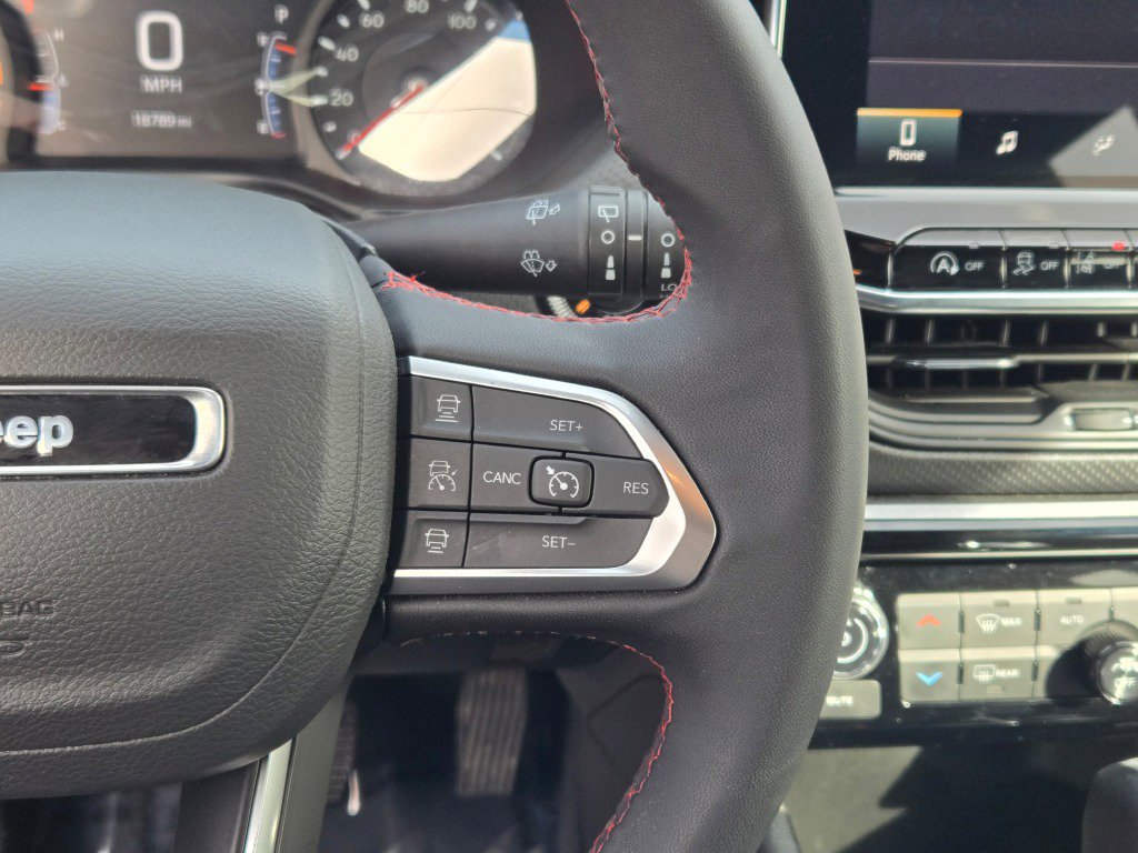 Used 2025 Jeep Compass Trailhawk image 30