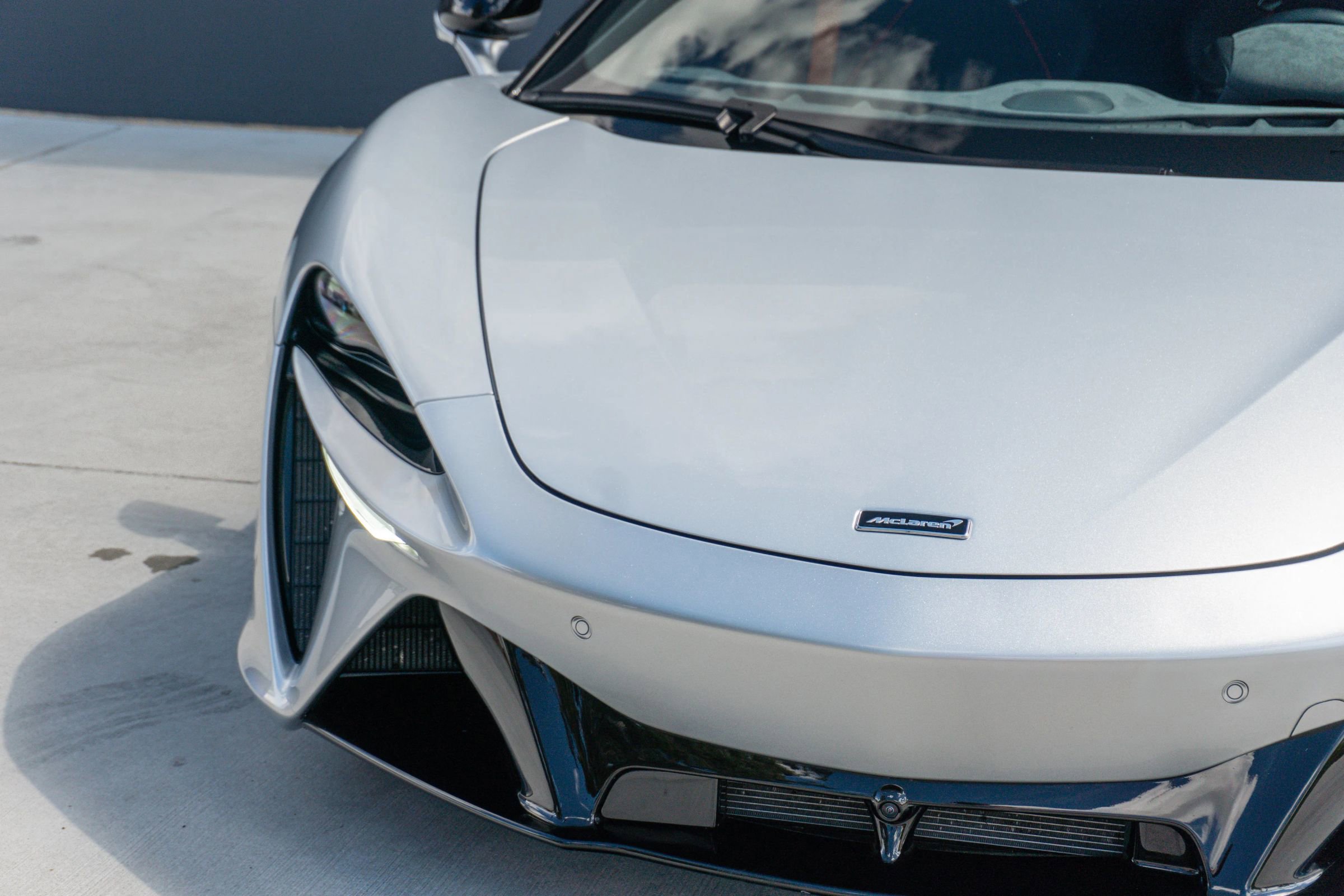 Used 2023 McLaren Artura RWD image 30
