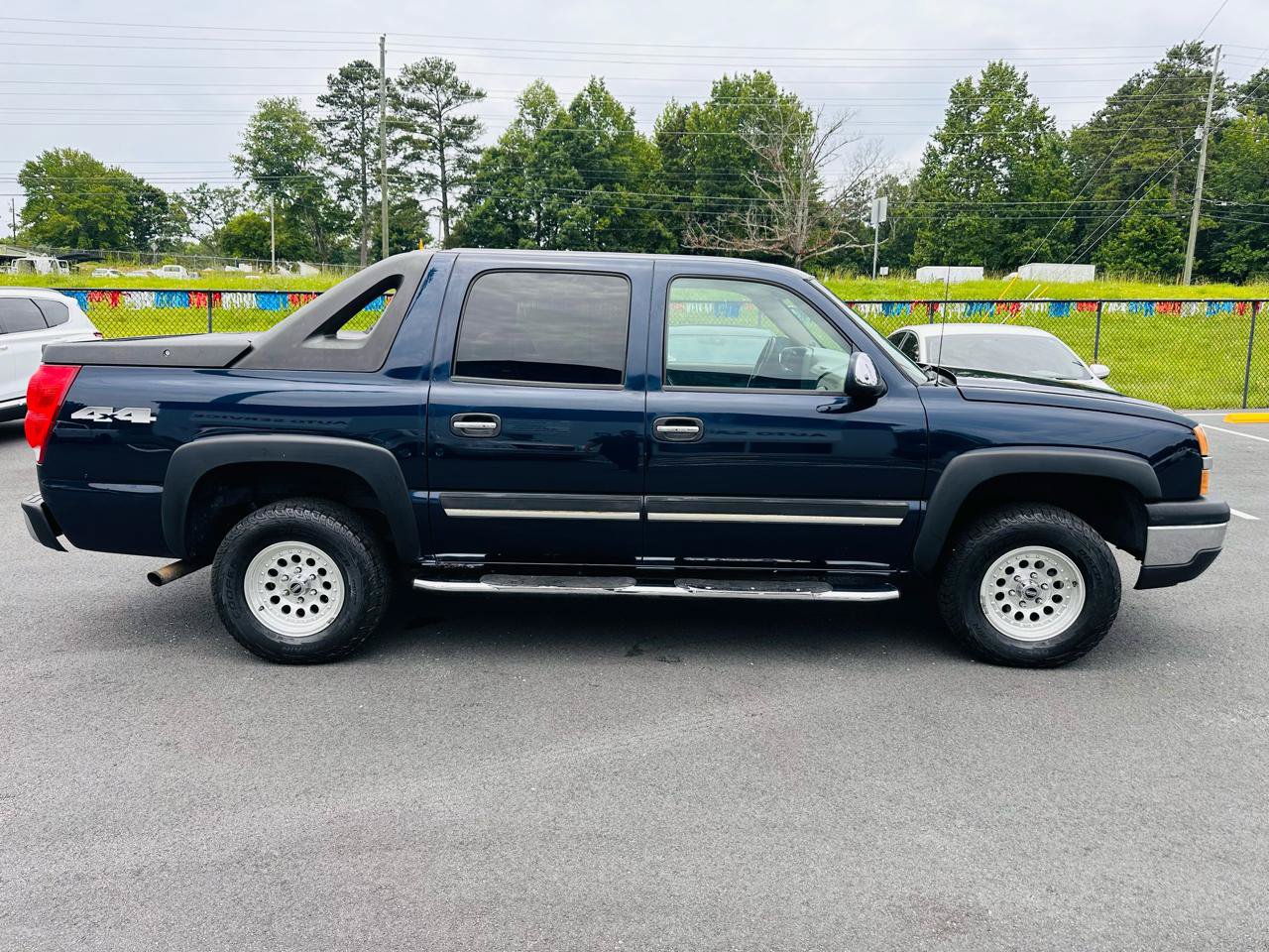 Used 2006 Chevrolet Avalanche LS w/ Sun And Sound Package AWD/4WD image 6