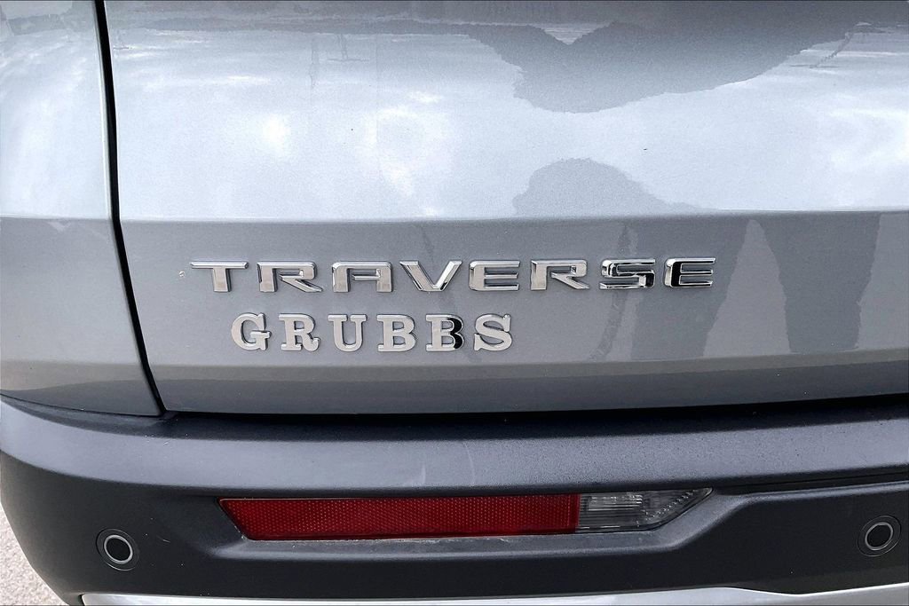 Used 2025 Chevrolet Traverse LT image 42