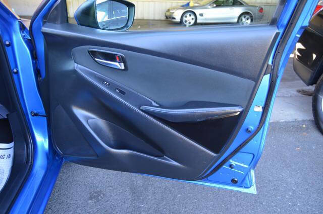 Used 2017 Toyota Yaris iA image 34