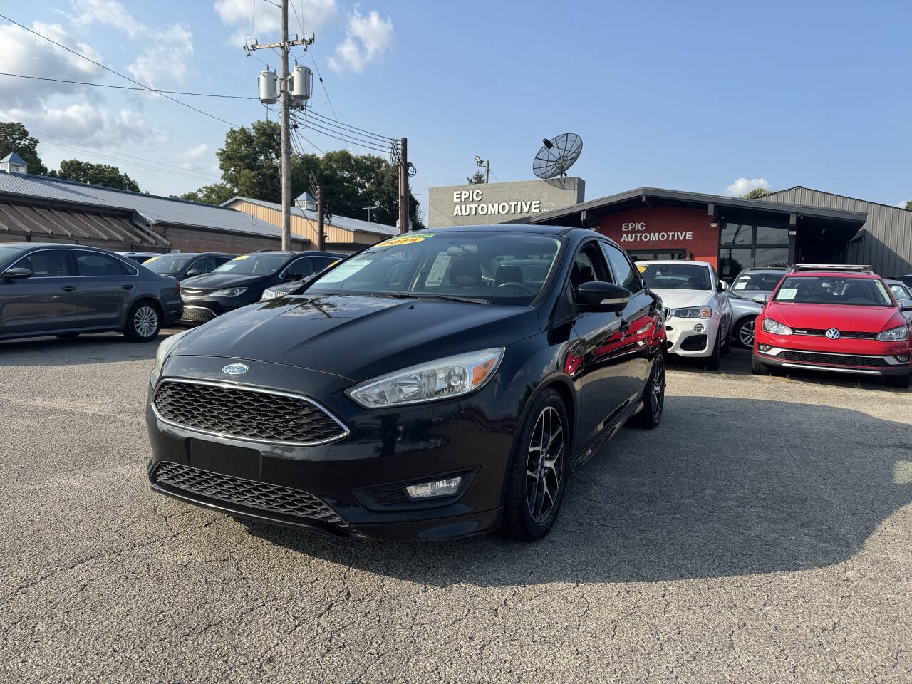 Used 2015 Ford Focus SE w/ SE Sport Package FWD image 2