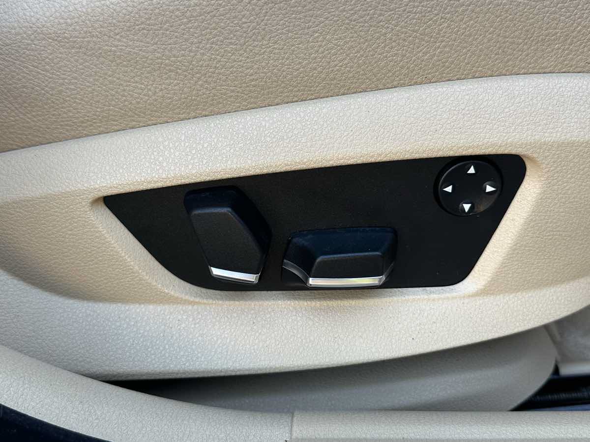 Used 2011 BMW 528i Sedan RWD image 27