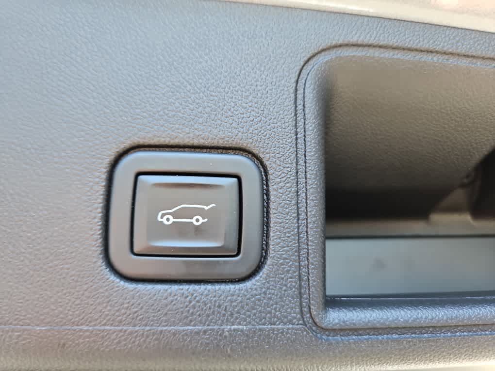 Used 2023 GMC Terrain SLE w/ Driver Convenience Package image 26
