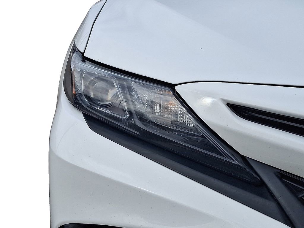 Used 2022 Toyota Camry SE image 10