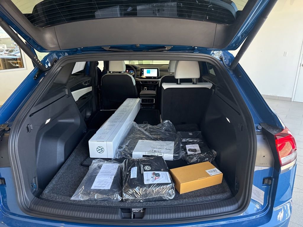 New 2026 Volkswagen Atlas Cross Sport SEL Premium R-Line image 16