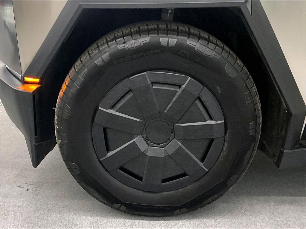 Used 2024 Tesla Cybertruck AWD Crew Cab image 7