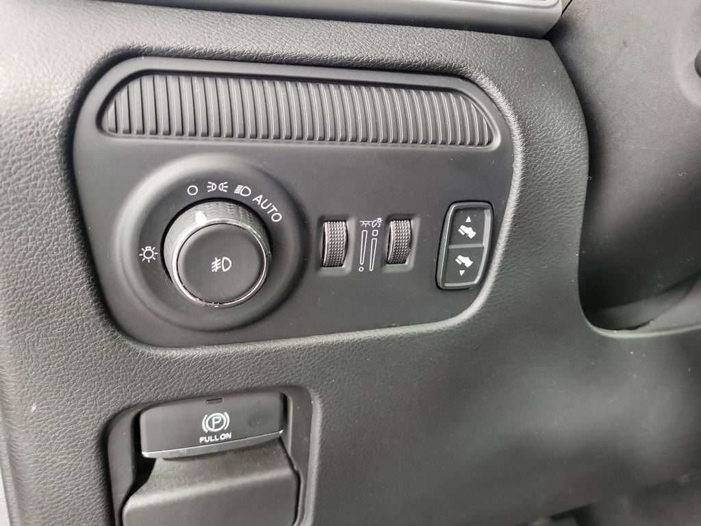 Used 2024 Jeep Wagoneer Series III w/ Premium Group I AWD/4WD image 12