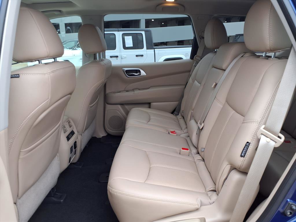 Used 2018 Nissan Pathfinder Platinum image 18