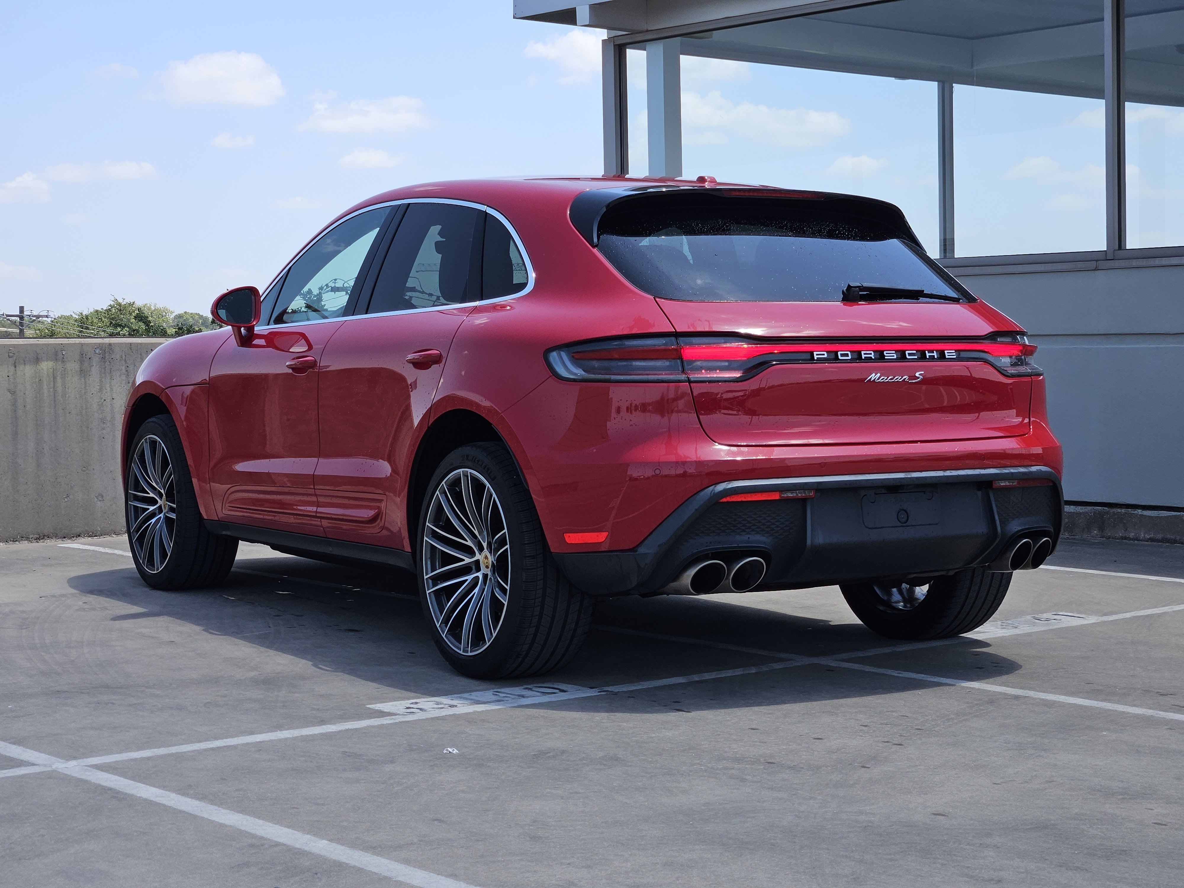 Certified 2023 Porsche Macan S AWD/4WD image 3