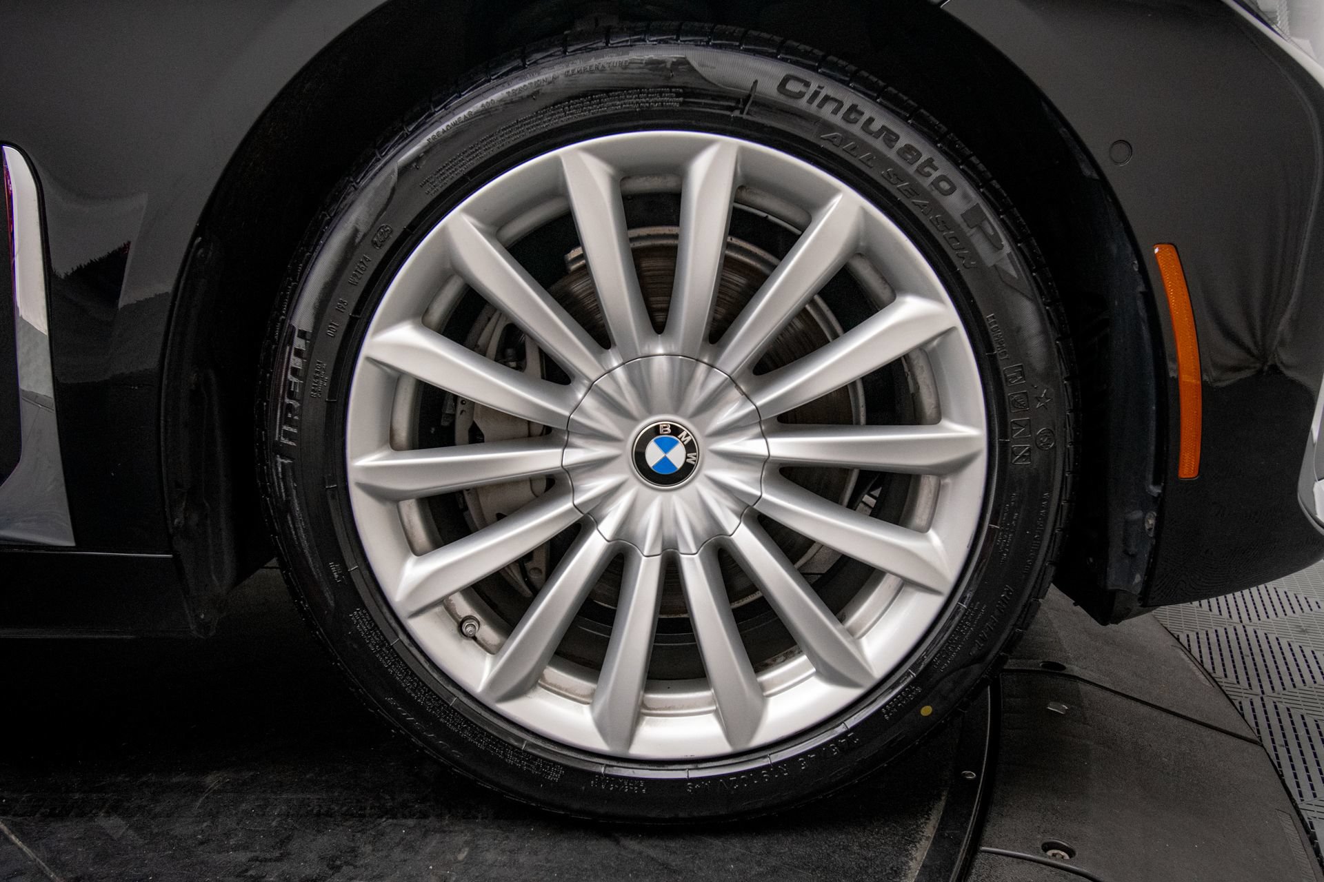 Used 2020 BMW 740i xDrive AWD/4WD image 32