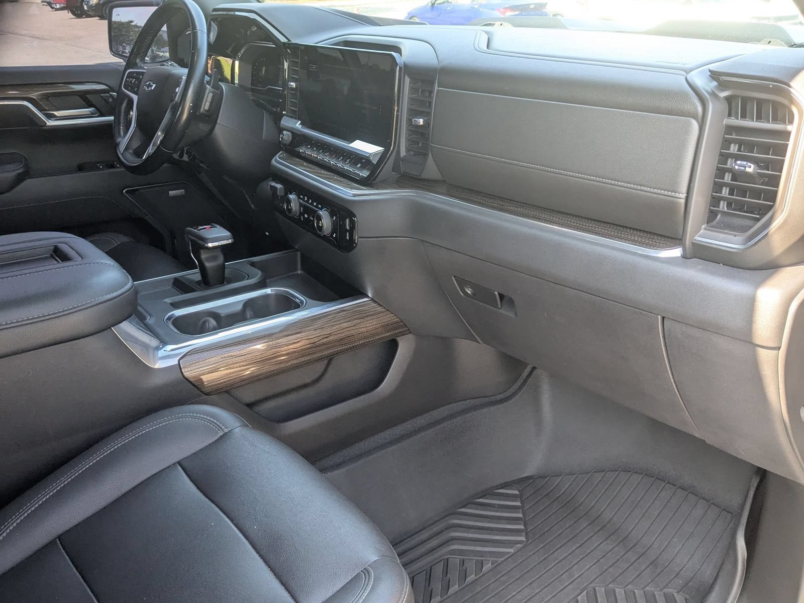 Used 2022 Chevrolet Silverado 1500 LT Trail Boss w/ Convenience Package II AWD/4WD image 38