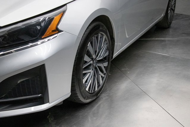 Used 2024 Nissan Altima 2.5 SV image 7