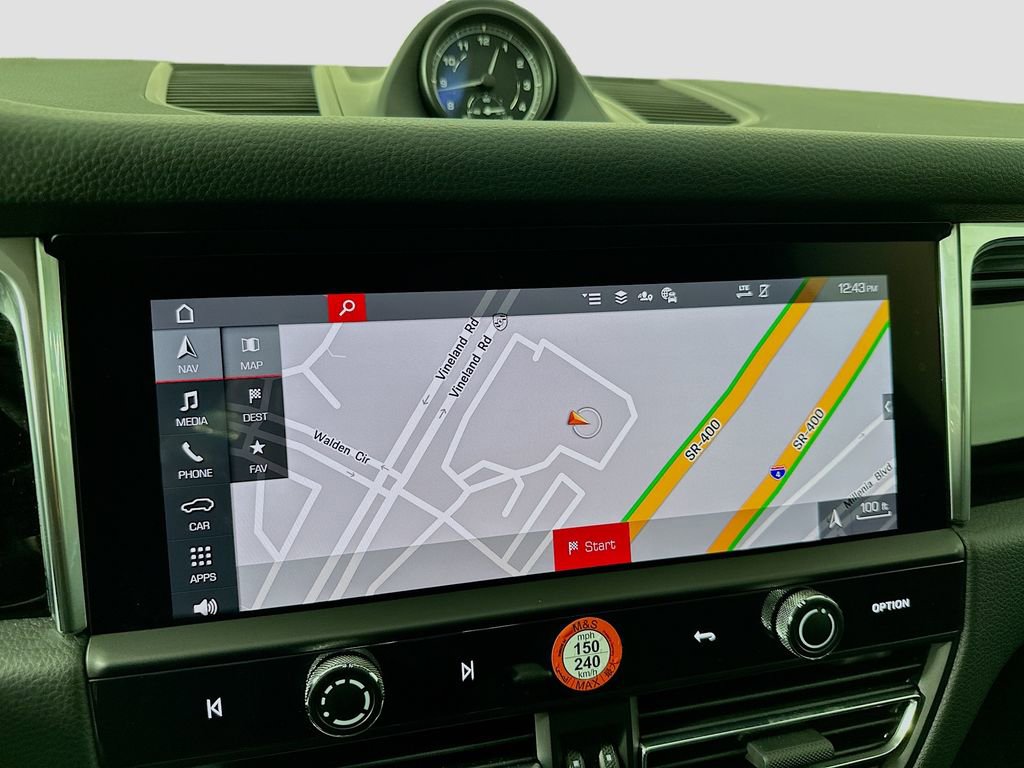 Used 2025 Porsche Macan image 16