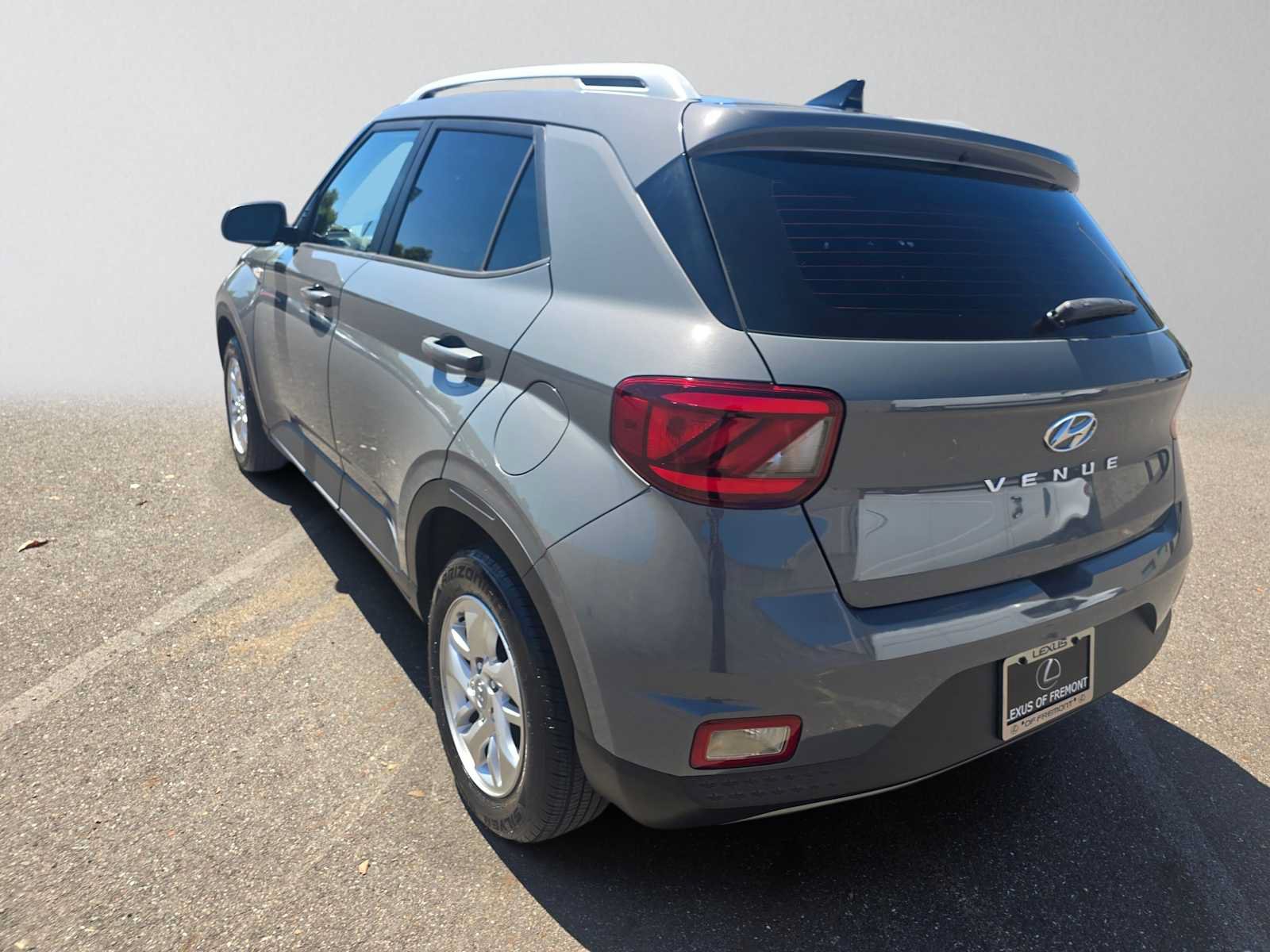 Used 2020 Hyundai Venue SEL FWD image 5