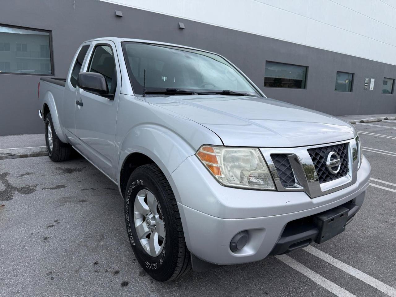 Used 2012 Nissan Frontier SV RWD image 2