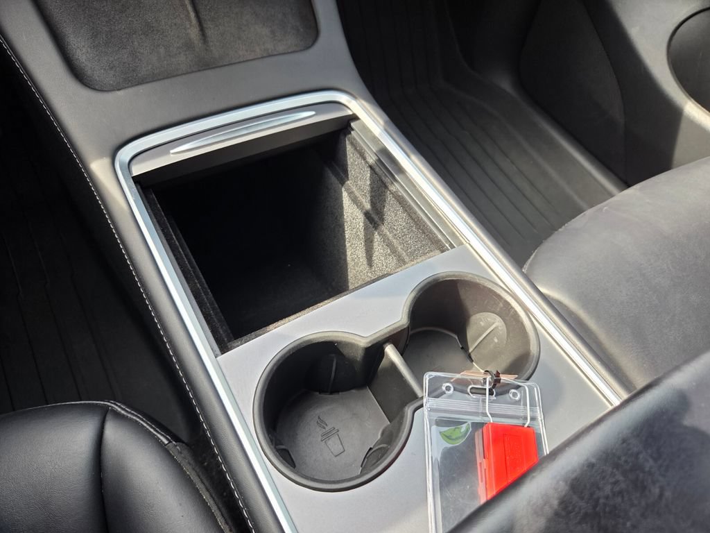 Used 2021 Tesla Model Y Long Range AWD/4WD image 28
