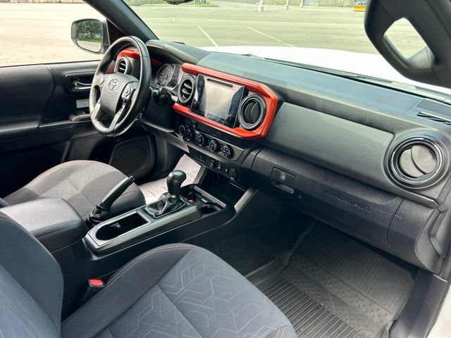 Used 2019 Toyota Tacoma TRD Off-Road AWD/4WD image 36