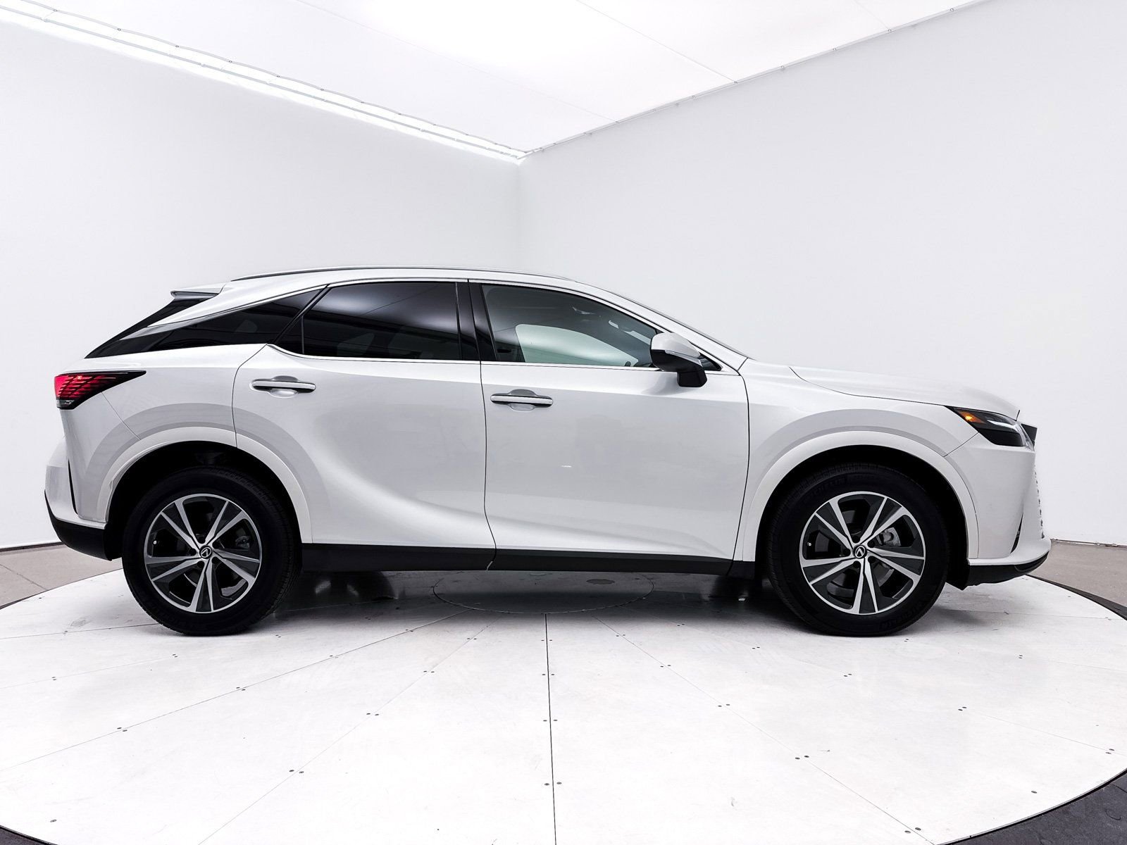 Used 2024 Lexus RX 350 FWD w/ Technology Package image 42