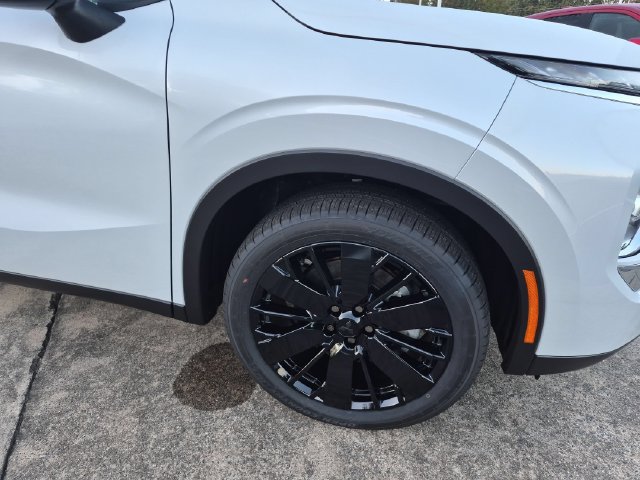 New 2026 Mitsubishi Outlander LE FWD image 10