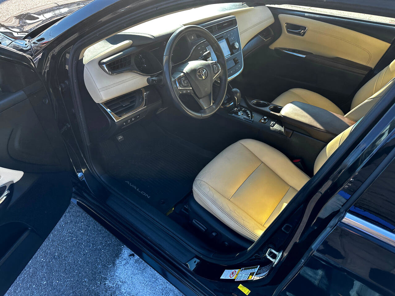 Used 2018 Toyota Avalon XLE image 9