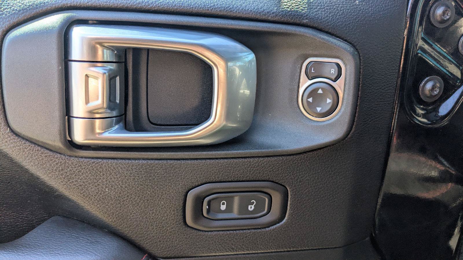 Used 2020 Jeep Gladiator Rubicon w/ Advanced Safety Group AWD/4WD image 18