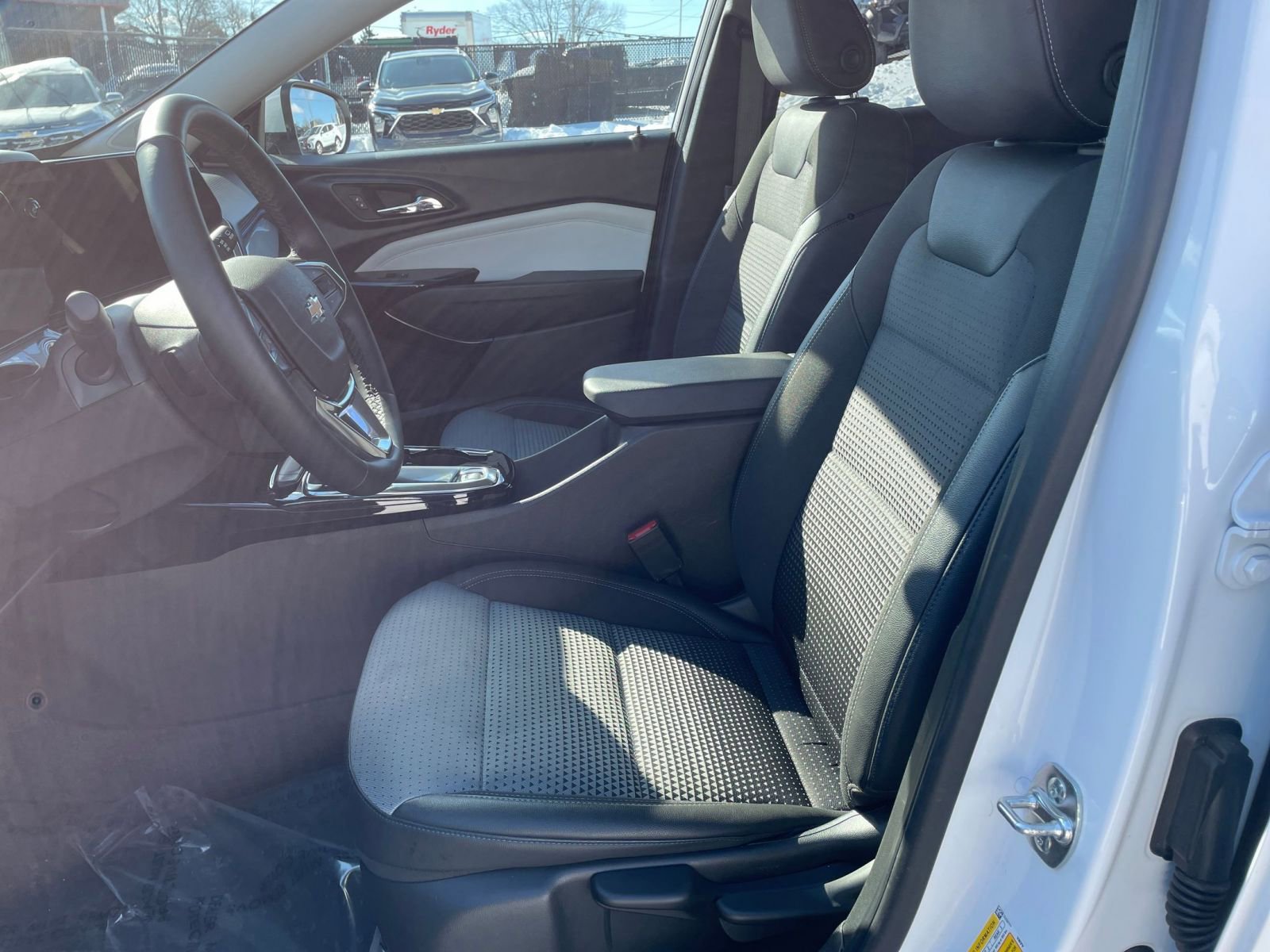 Used 2025 Chevrolet Trax LT w/ LT Convenience Package image 24