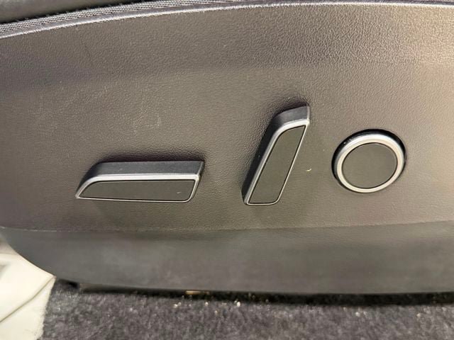 Used 2022 Tesla Model Y Performance AWD/4WD image 19