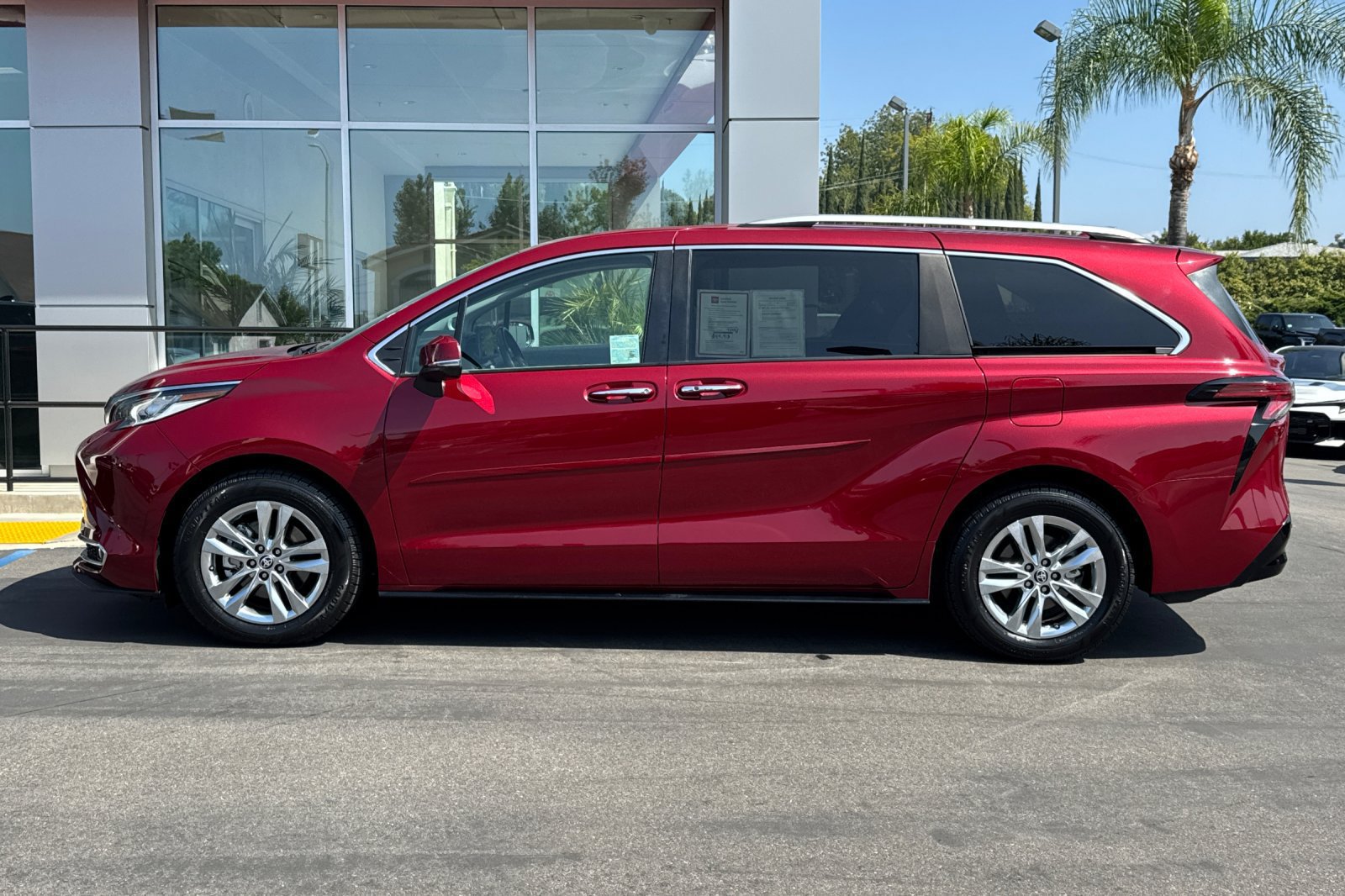 Certified 2024 Toyota Sienna Limited FWD image 9